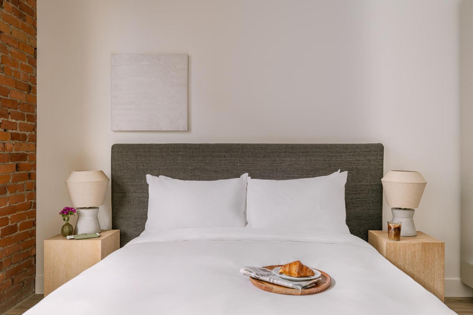 Sonder Apollon Aparthotel Montreal Room photo